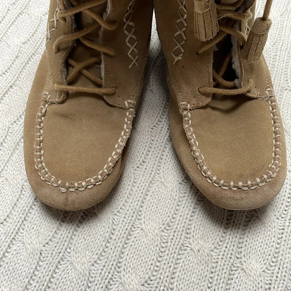 Lands’ End Sz 5 suede moccasin boots. Laces Sherpa lining. 11” tall “x” detail - Picture 9 of 13